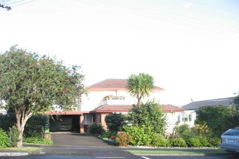 Photo of property in 142 Mellons Bay Road, Mellons Bay, Auckland, 2014