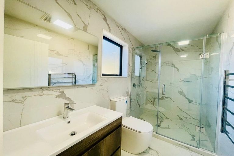 Photo of property in 8b Neems Place, Manurewa, Auckland, 2102