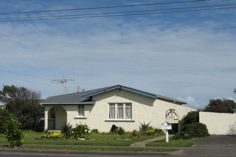 Photo of property in 43 Cornfoot Street, Castlecliff, Whanganui, 4501