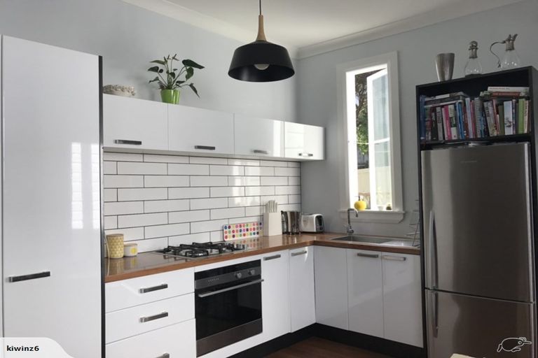 Photo of property in 7 Royal Street, Berhampore, Wellington, 6023