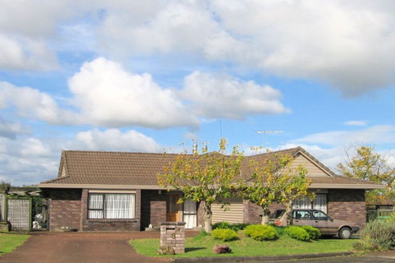 Photo of property in 9 Camira Place, Botany Downs, Auckland, 2010