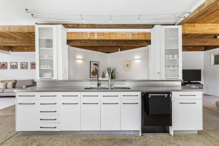 Photo of property in 890 Beach Road, Waiake, Auckland, 0630