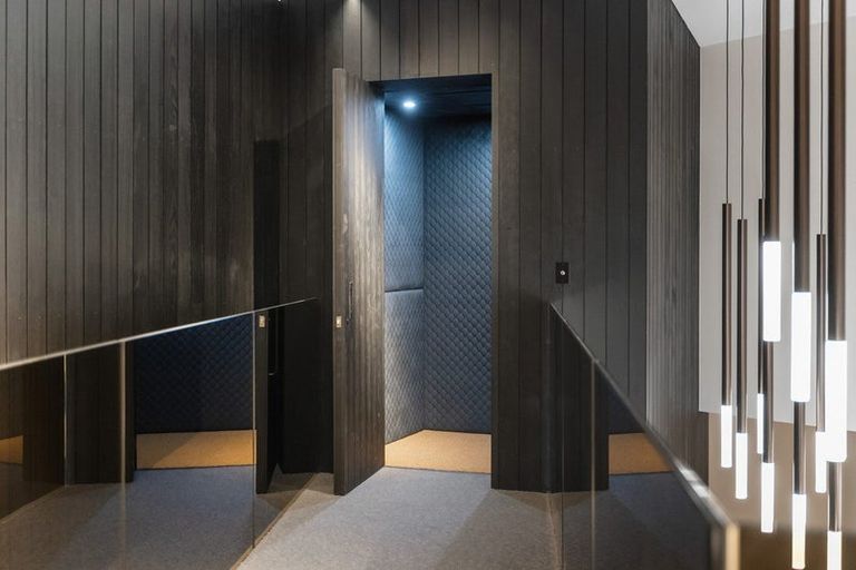 Photo of property in 32 Tuhaere Street, Orakei, Auckland, 1071