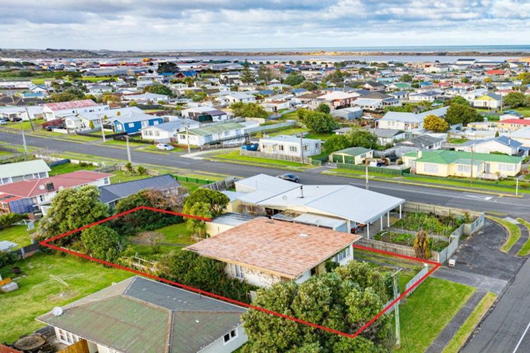 Photo of property in 34 Miro Street, Castlecliff, Whanganui, 4501