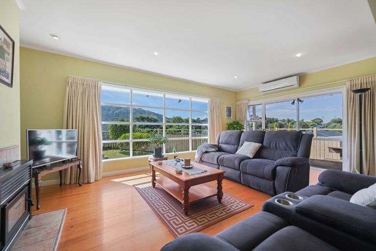 Photo of property in 61 Ranui Terrace, Tawa, Wellington, 5028