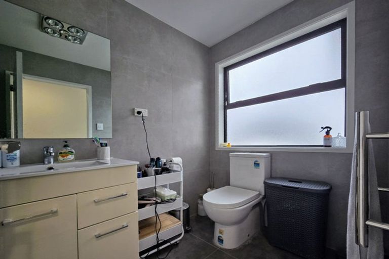 Photo of property in 7c Gulf Crest, Bucklands Beach, Auckland, 2012