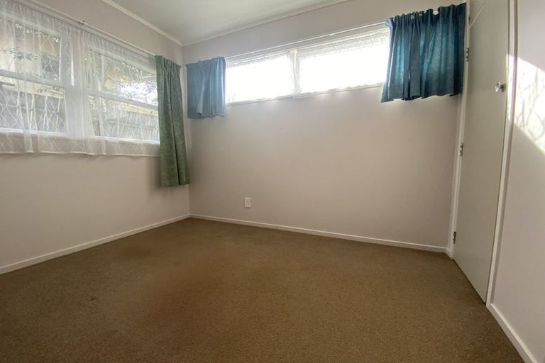 Photo of property in 37 Spence Road, Henderson, Auckland, 0612