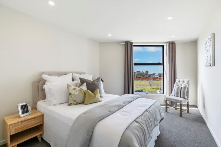 Photo of property in 2 Tihema Lane, Westgate, Auckland, 0614