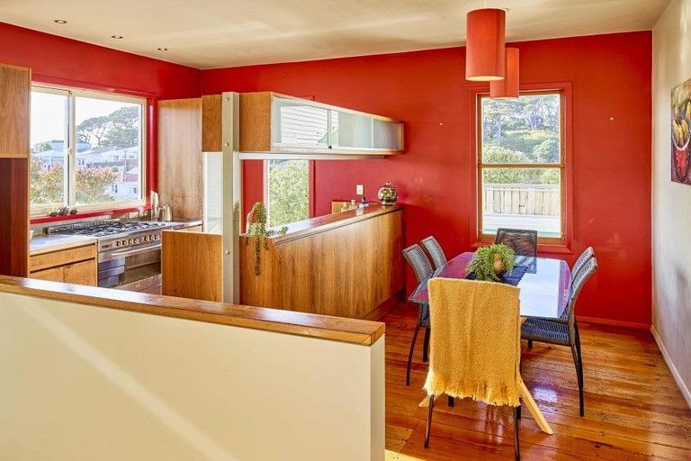 Photo of property in 9 Glendavar Street, Berhampore, Wellington, 6023