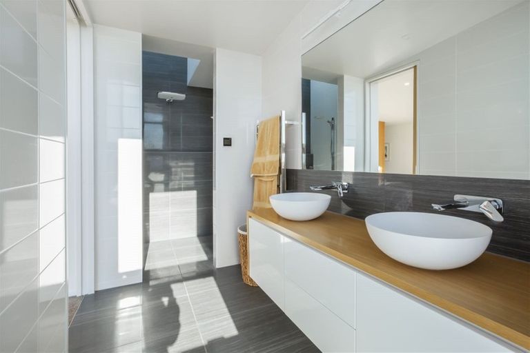 Photo of property in 10 Seascape View, Paremata, Porirua, 5024