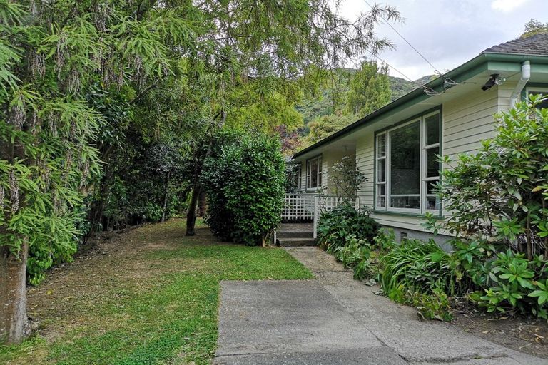 Photo of property in 44a Norton Park Avenue, Fairfield, Lower Hutt, 5011