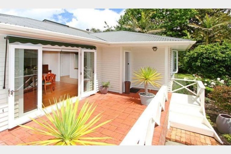 Photo of property in 126 Hinemoa Street, Birkenhead, Auckland, 0626