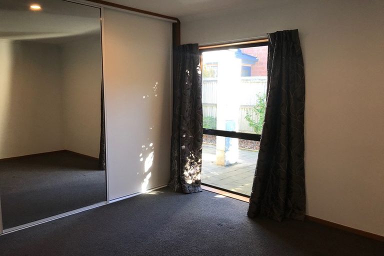 Photo of property in 8/4 Broadbent Street, Riccarton, Christchurch, 8041