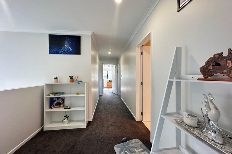 Photo of property in 18 Noia Way, Karaka, Papakura, 2113