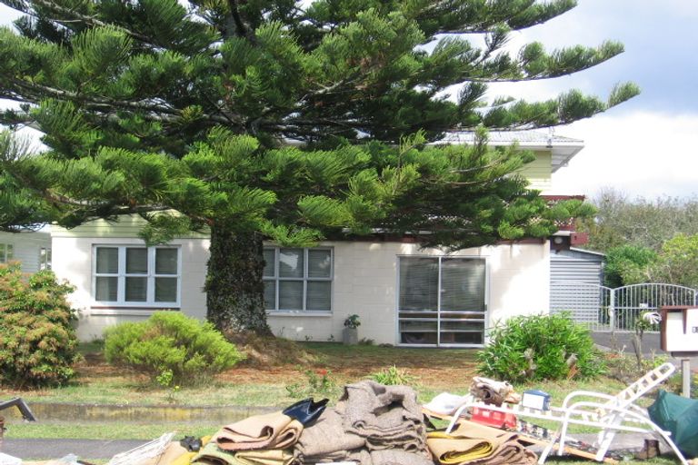 Photo of property in 11 Beaubank Road, Kelston, Auckland, 0602