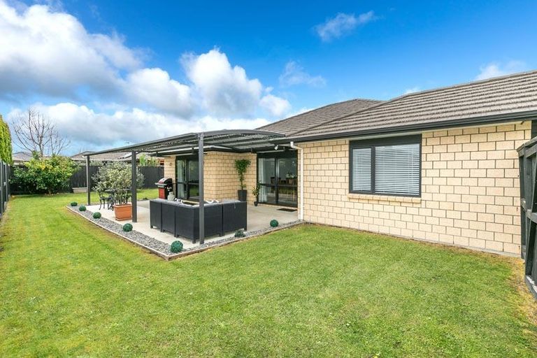 Photo of property in 28 Whitney Place, Rototuna North, Hamilton, 3210