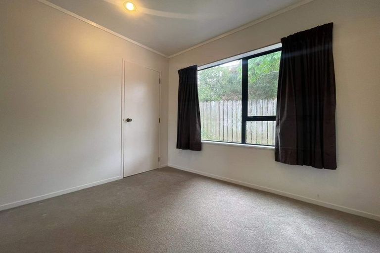 Photo of property in 6 Thalia Place, Totara Vale, Auckland, 0629