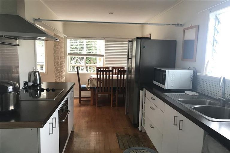 Photo of property in 1/23 Forrest Hill Road, Milford, Auckland, 0620