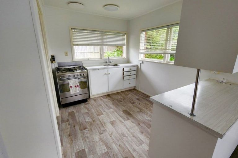 Photo of property in 2/28 Windy Ridge Road, Glenfield, Auckland, 0629