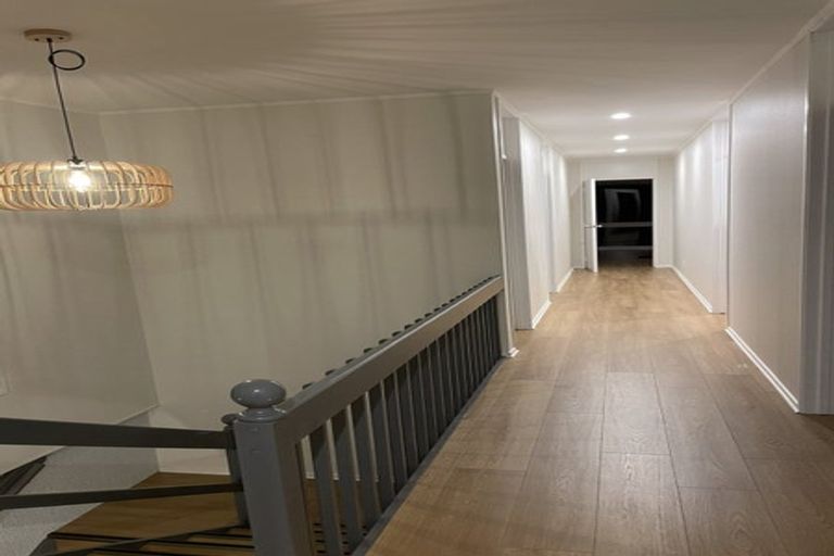 Photo of property in 2/37 Gretel Place, Hillcrest, Auckland, 0627