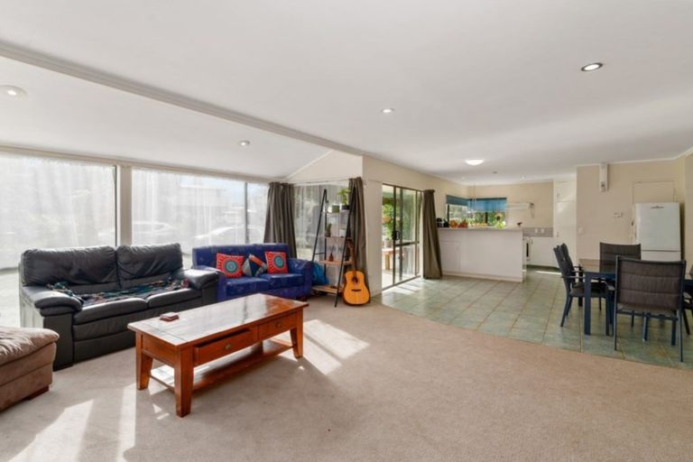 Photo of property in 4 Tirita Street, Kawaha Point, Rotorua, 3010