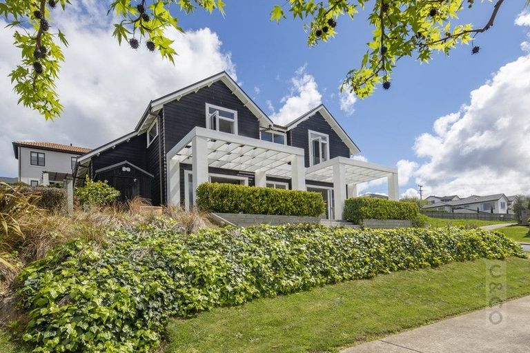 Photo of property in 10 Tauwaka Crescent, Riverhead, 0820