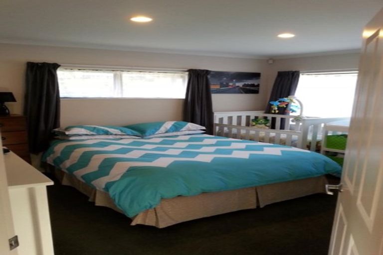 Photo of property in 15 Beaufort Close, Kingsley Heights, Upper Hutt, 5018