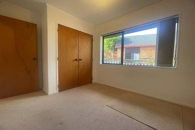 Photo of property in 4 Delisle Place, Windsor Park, Auckland, 0632