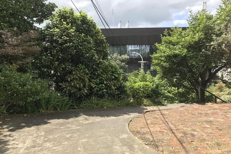 Photo of property in 56 Kelburn Parade, Kelburn, Wellington, 6012