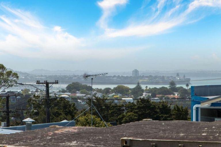 Photo of property in 1/241 Hinemoa Street, Birkenhead, Auckland, 0626