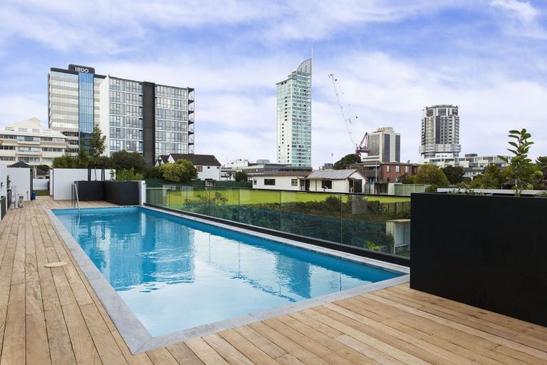 Photo of property in Frank Sargeson Apts, 303/74 Anzac Street, Takapuna, Auckland, 0622