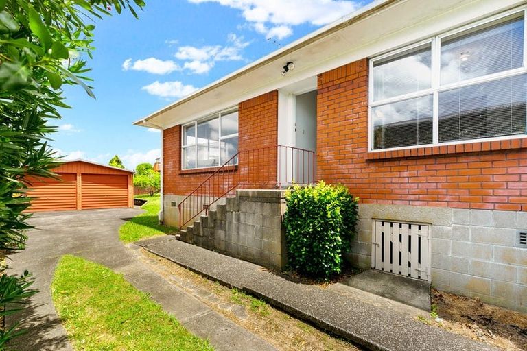 Photo of property in 2/64 Bruce Road, Glenfield, Auckland, 0629
