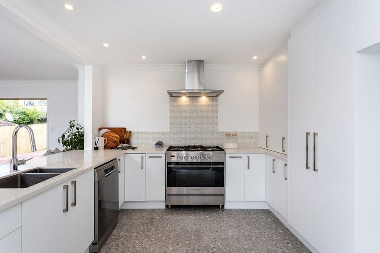 Photo of property in 34 Te Kauri Place, Helensville, 0800