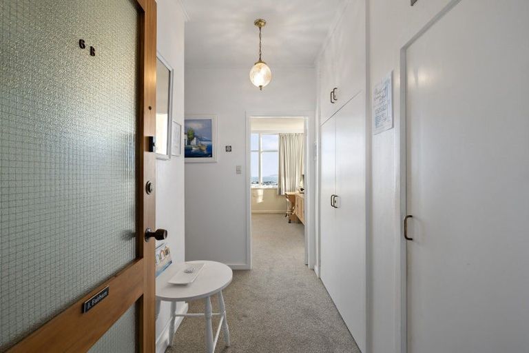 Photo of property in Rona House, 33 Rimu Street, Eastbourne, Lower Hutt, 5013