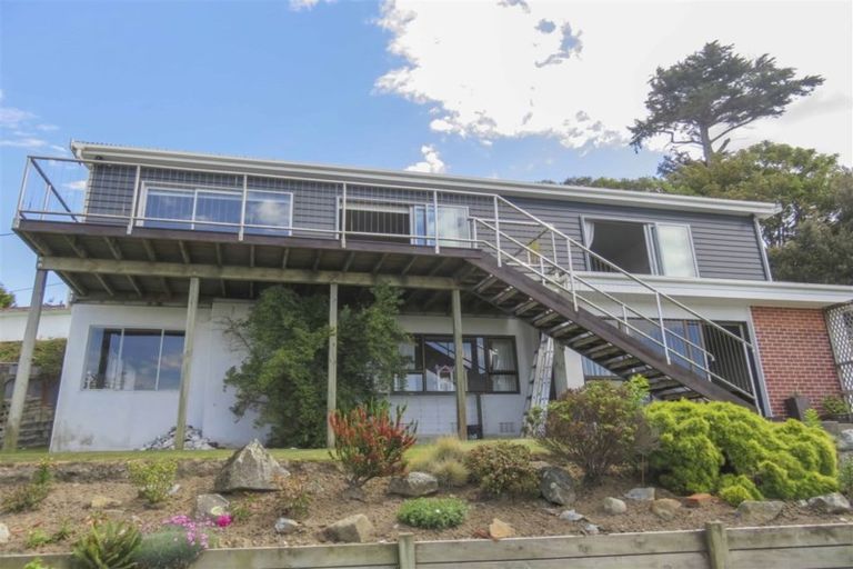 Photo of property in 86 Marine Parade, Bluff, 9814