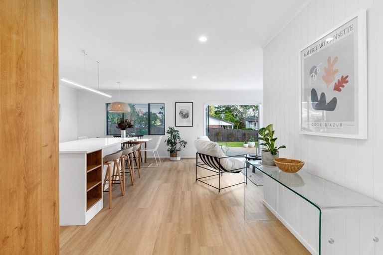 Photo of property in 122a Lynwood Road, New Lynn, Auckland, 0600