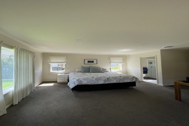 Photo of property in 32 Waldorf Crescent, Orewa, 0931