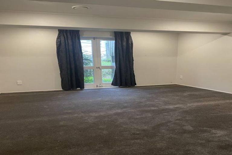 Photo of property in 13 Fowey Avenue, Te Atatu South, Auckland, 0610