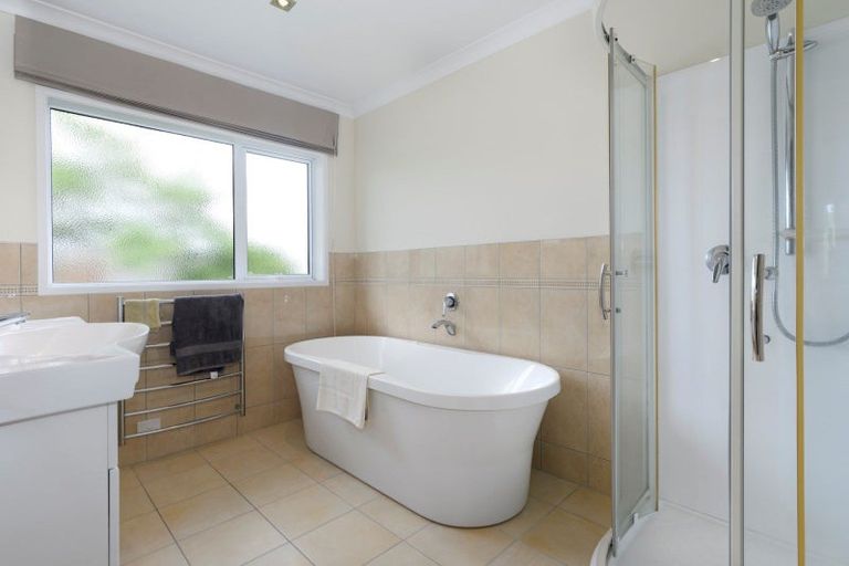 Photo of property in 100 Falcon Drive, Welcome Bay, Tauranga, 3112