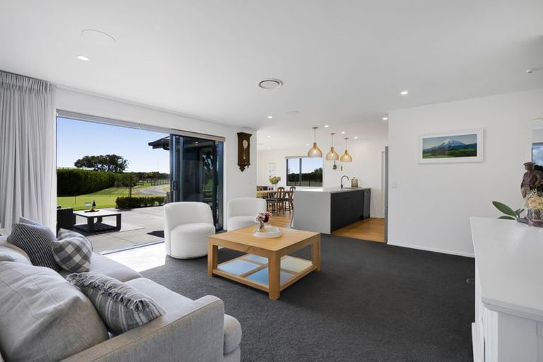 Photo of property in 8 Tikorangi Road East, Tikorangi, 4383