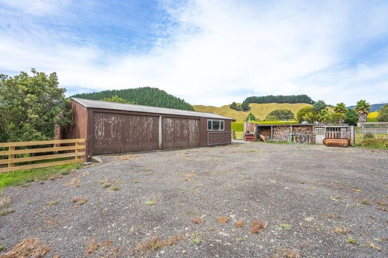 Photo of property in 185 Waitohu Valley Road, Otaki, 5583