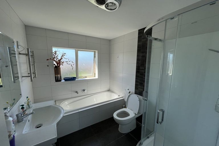 Photo of property in 18 Nicholas Gibbons Drive, Clendon Park, Auckland, 2103