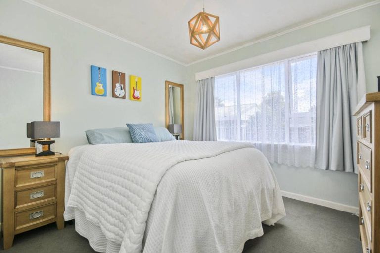 Photo of property in 20 Peachgrove Road, Te Atatu Peninsula, Auckland, 0610