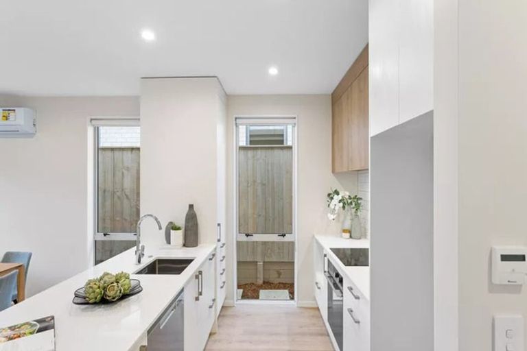 Photo of property in 6f Te Awapu Crescent, Takanini, 2112