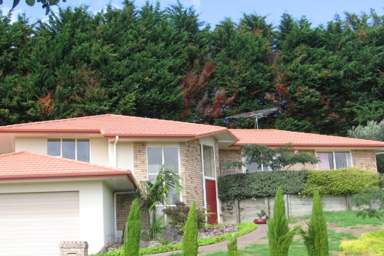 Photo of property in 28 Margaret Henry Crescent, Oteha, Auckland, 0632