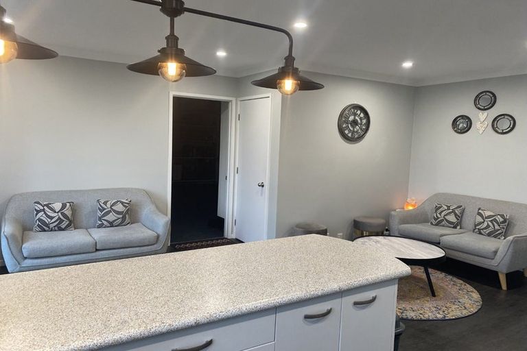 Photo of property in 10 Crannog Fen, Wattle Downs, Auckland, 2103