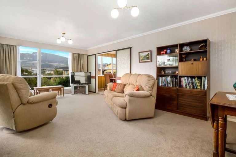Photo of property in 10 Rembrandt Avenue, Tawa, Wellington, 5028