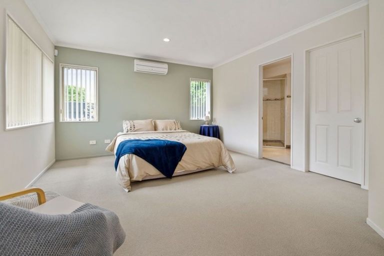 Photo of property in 4 Beverage Place, Rosehill, Papakura, 2113