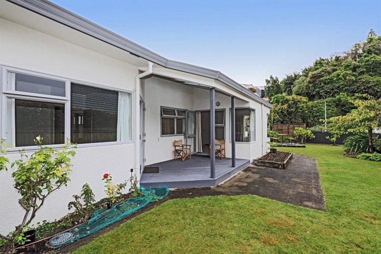 Photo of property in 135 Milton Road, Bluff Hill, Napier, 4110
