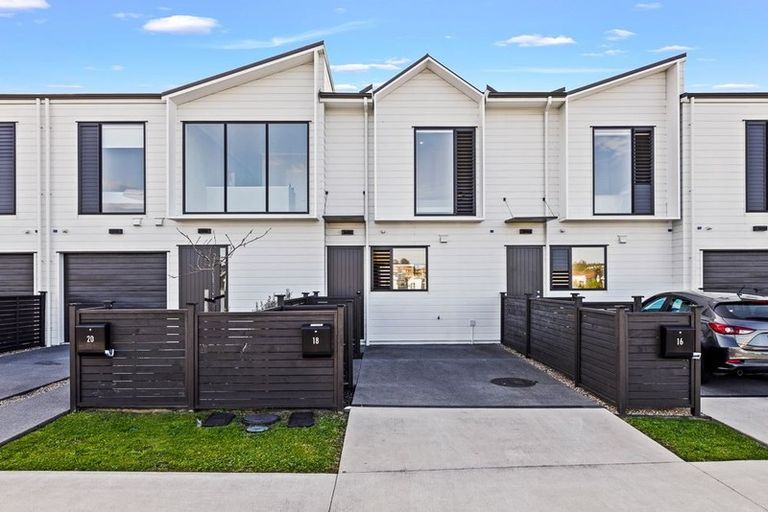 Photo of property in 18 Owen Chapman Drive, Red Beach, 0932